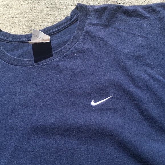 Nike mini swoosh t-shirt navy size xl - Picture 2 of 3